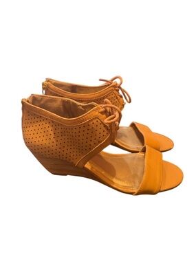 BCBGeneration Size 7 Tan Leather Lace Up Back Zipper Wedge Sandals